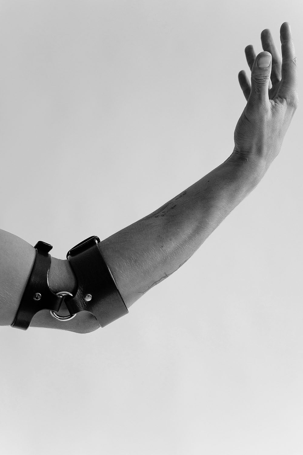 anoeses black leather bracelet
