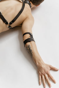 anoeses black leather bracelet